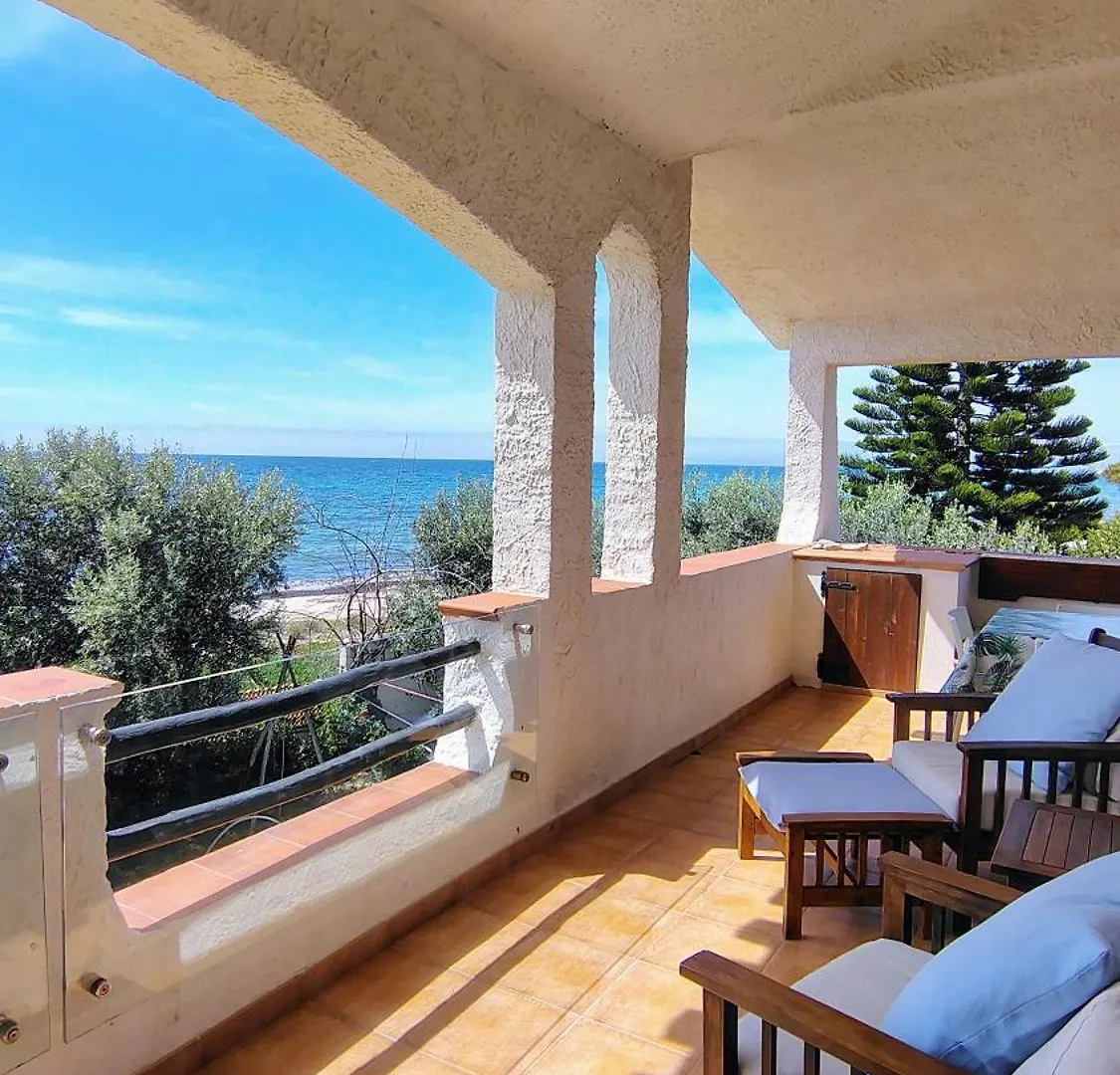 Apartment In Front Of The Beach - La Terrazza Sul Mare Flumini di Quartu Italien